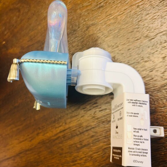 Bath and Body Works Disney Princess Cinderella Slipper Light Up Wallflower NIB - Picture 5 of 7